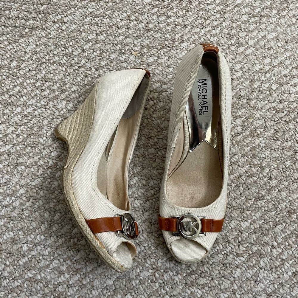 Michael Kors wedge peep toe heels brown cream tan size 9